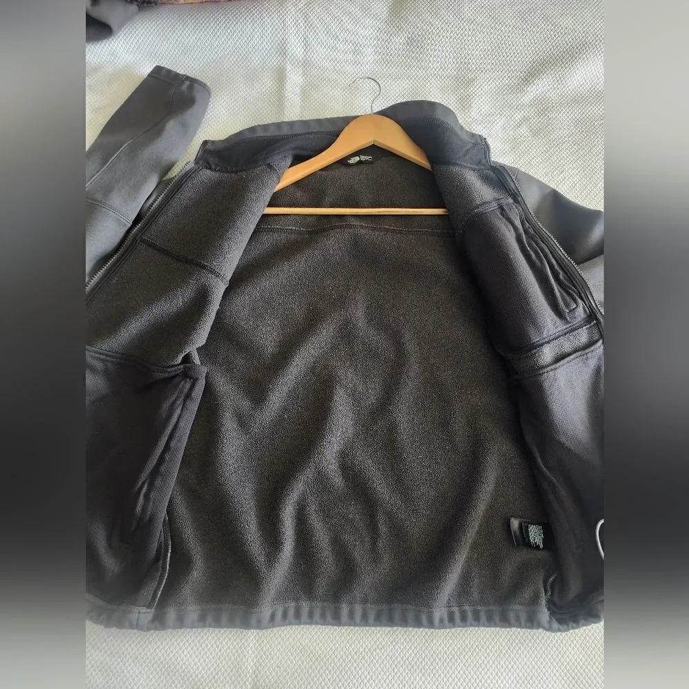 The North Face Men's Black Jacket Zip Up